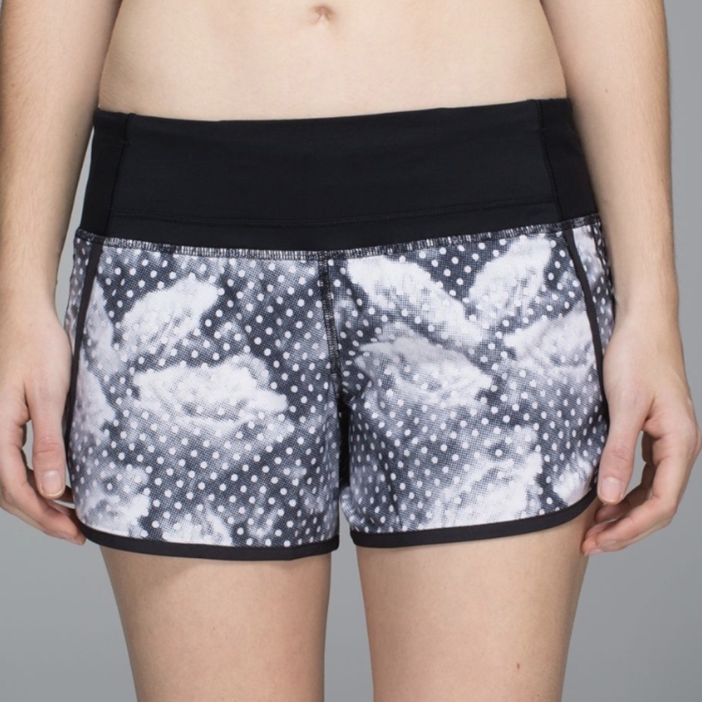 Lululemon Run Times Short *4-way Stretch Dottie Dream Sz 6
